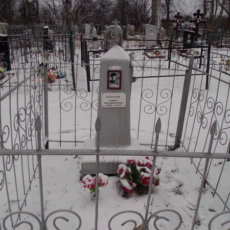 Могила на кладбище в с. Соймицы.